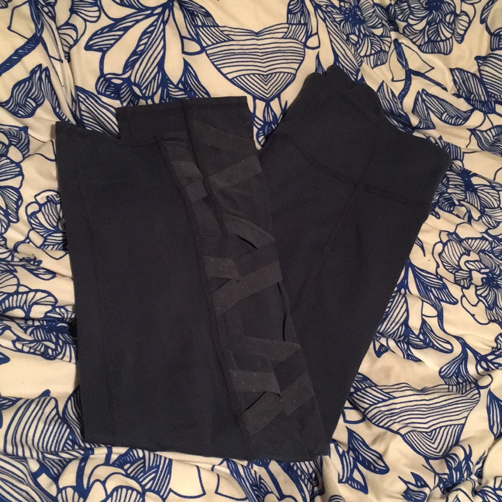 ATHLETA criss cross yoga tight